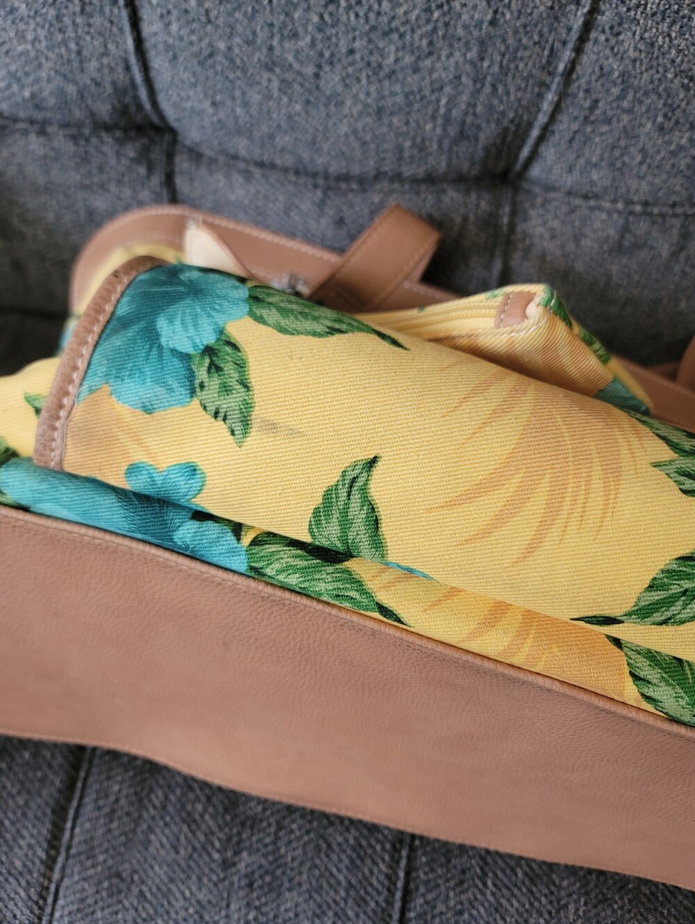 Caribbean Joe Hawaiian Floral Weekender With Accessories - Picture 7 of 16